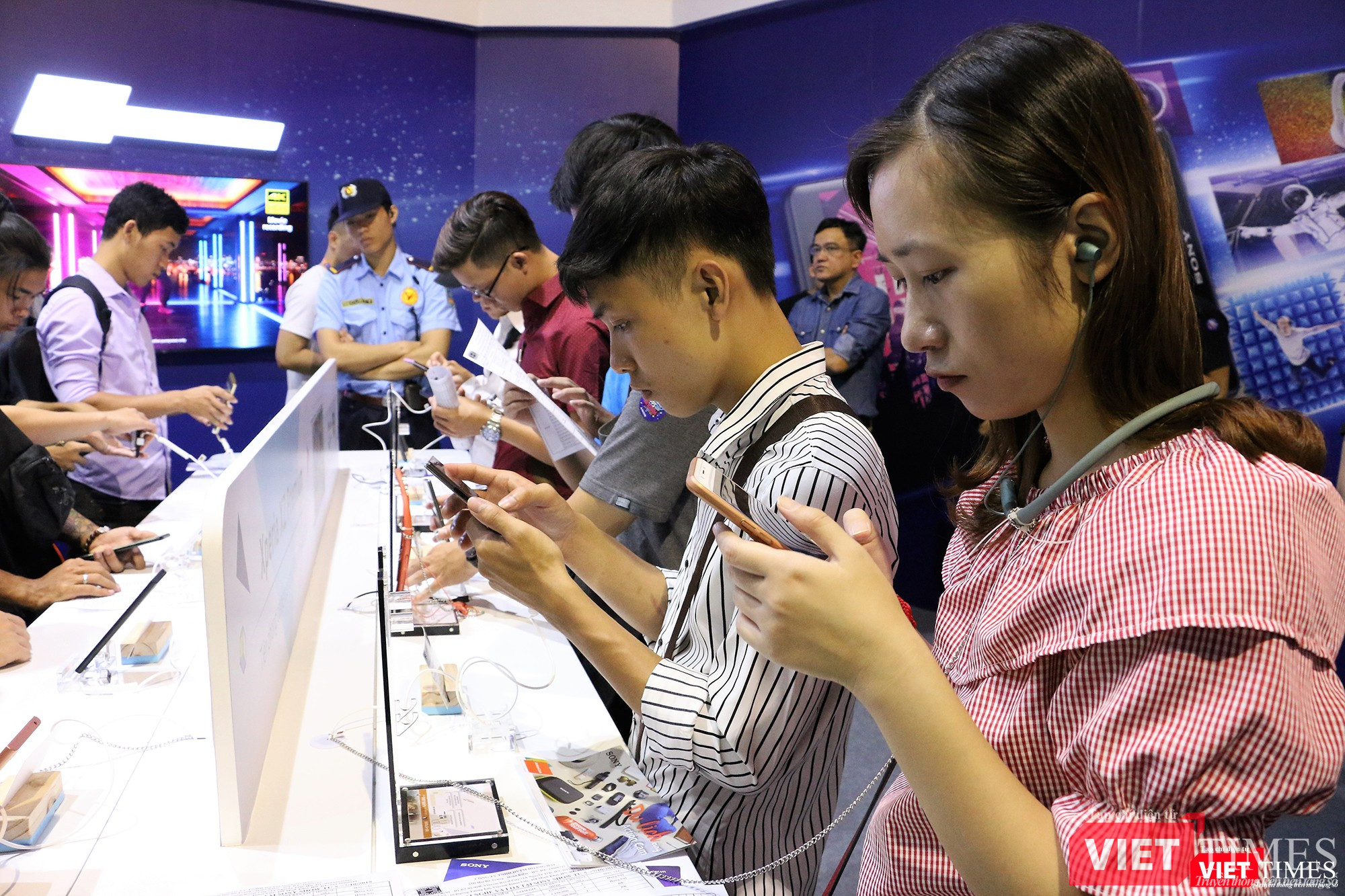 Các mẫu điện thoại của Sony cũng rất hấp dẫn giới trẻ