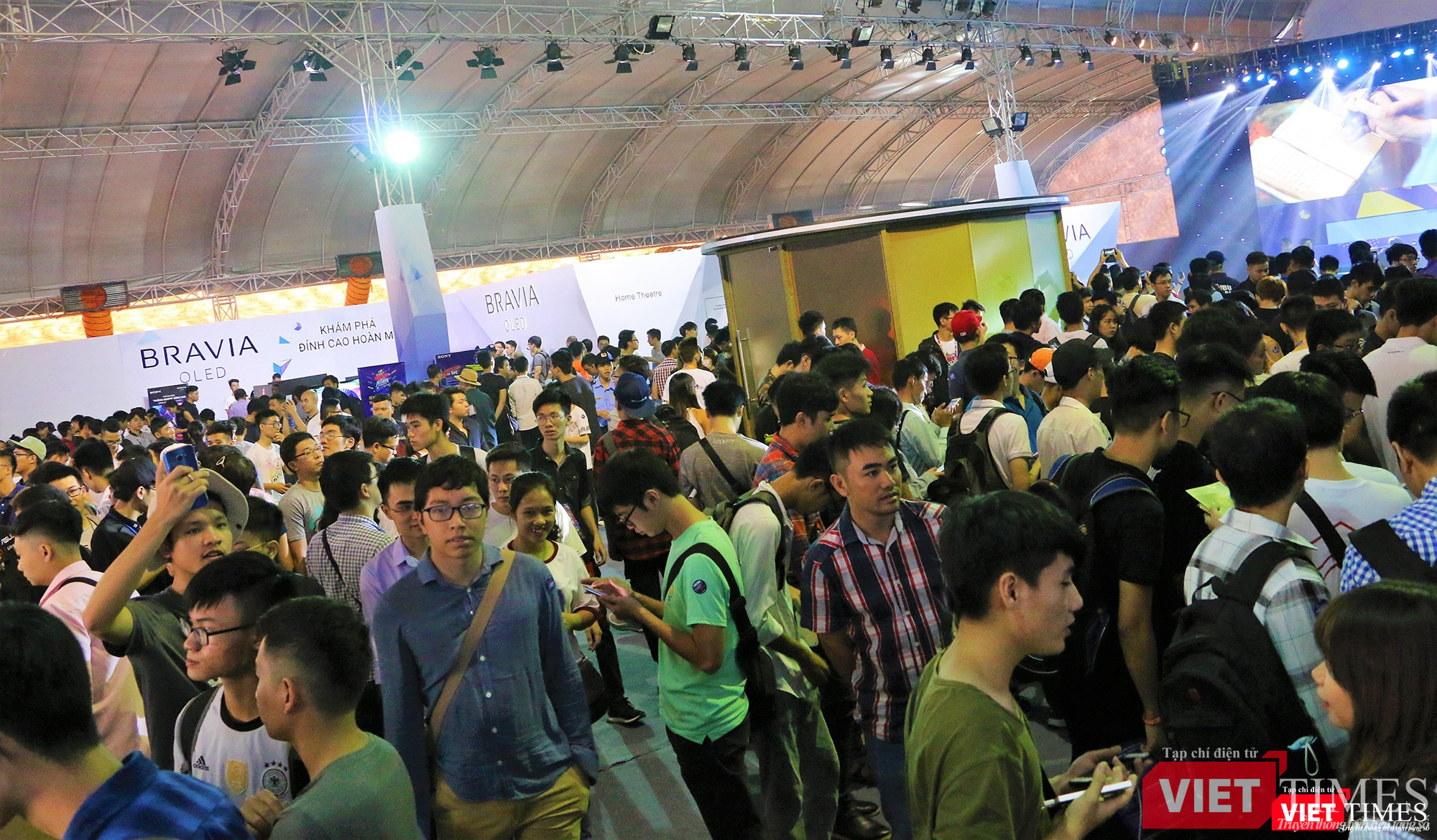 Rất đông bạn trẻ đã đến tham dự sự kiện của Sony tại Hà Nội