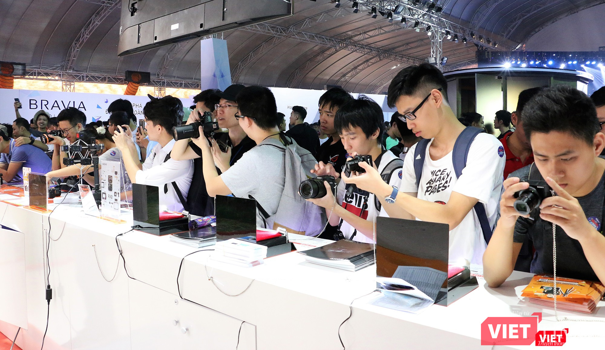 Háo hức chụp thử các dòng máy ảnh cao cấp của Sony