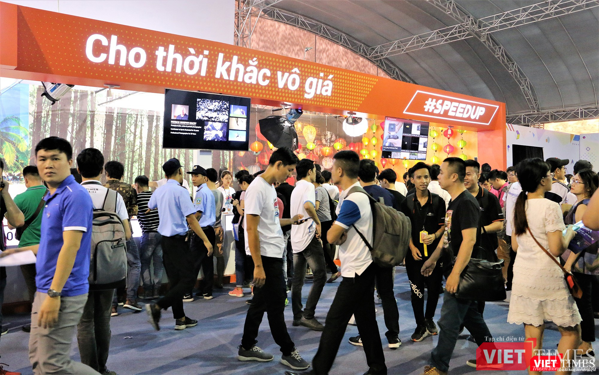 Gian hàng trải nghiệm máy ảnh số