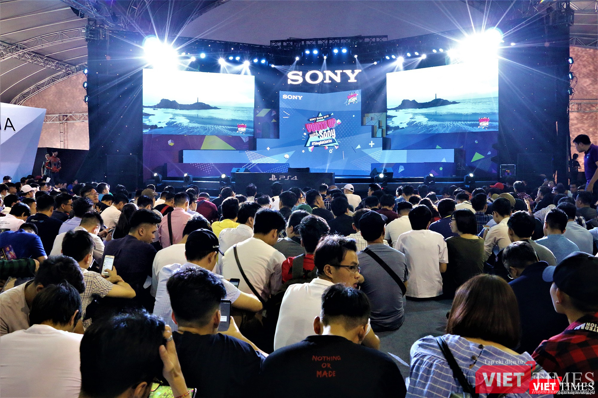 Những người tham dự có cơ hội trúng thưởng một mẫu điện thoại Sony Xperia XZ2