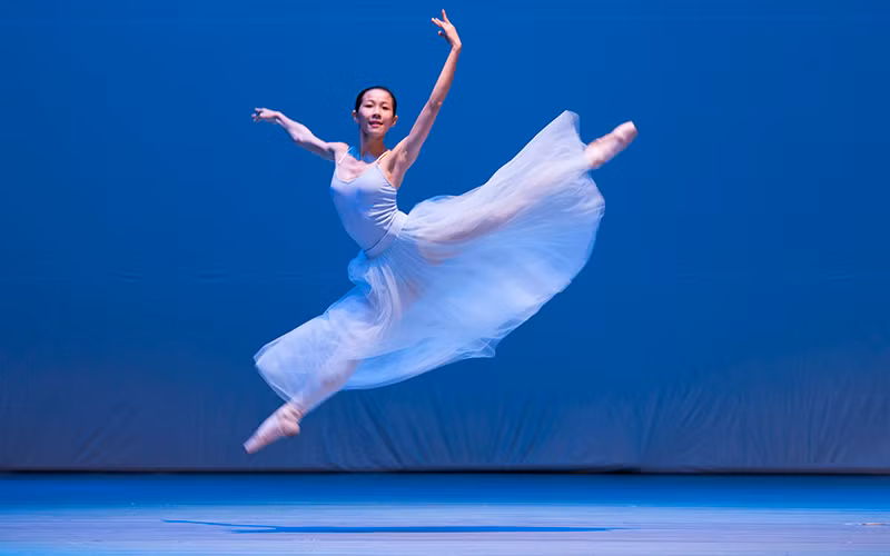 Trần Hoàng Yến không chịu chấp nhận số phận và đã vượt qua cơn đau tràn dịch đầu gối một cách kỳ diệu