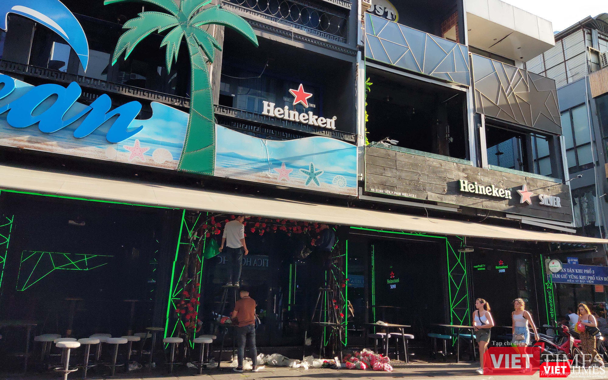 Hầu như toàn bộ các nhà hàng đều chịu cảnh vắng tanh Hầu như toàn bộ các nhà hàng đều chịu cảnh vắng tanh