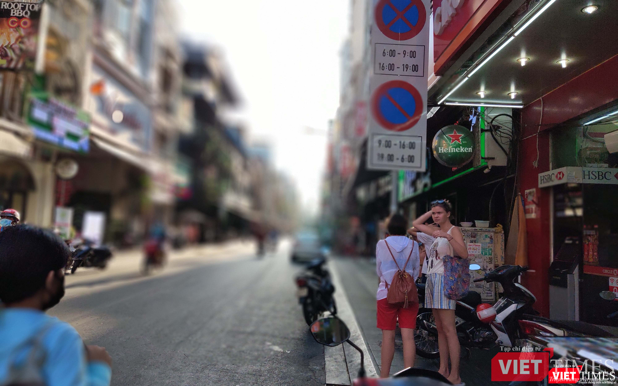 Du khách hờ hững với các nhà hàng Du khách hờ hững với các nhà hàng