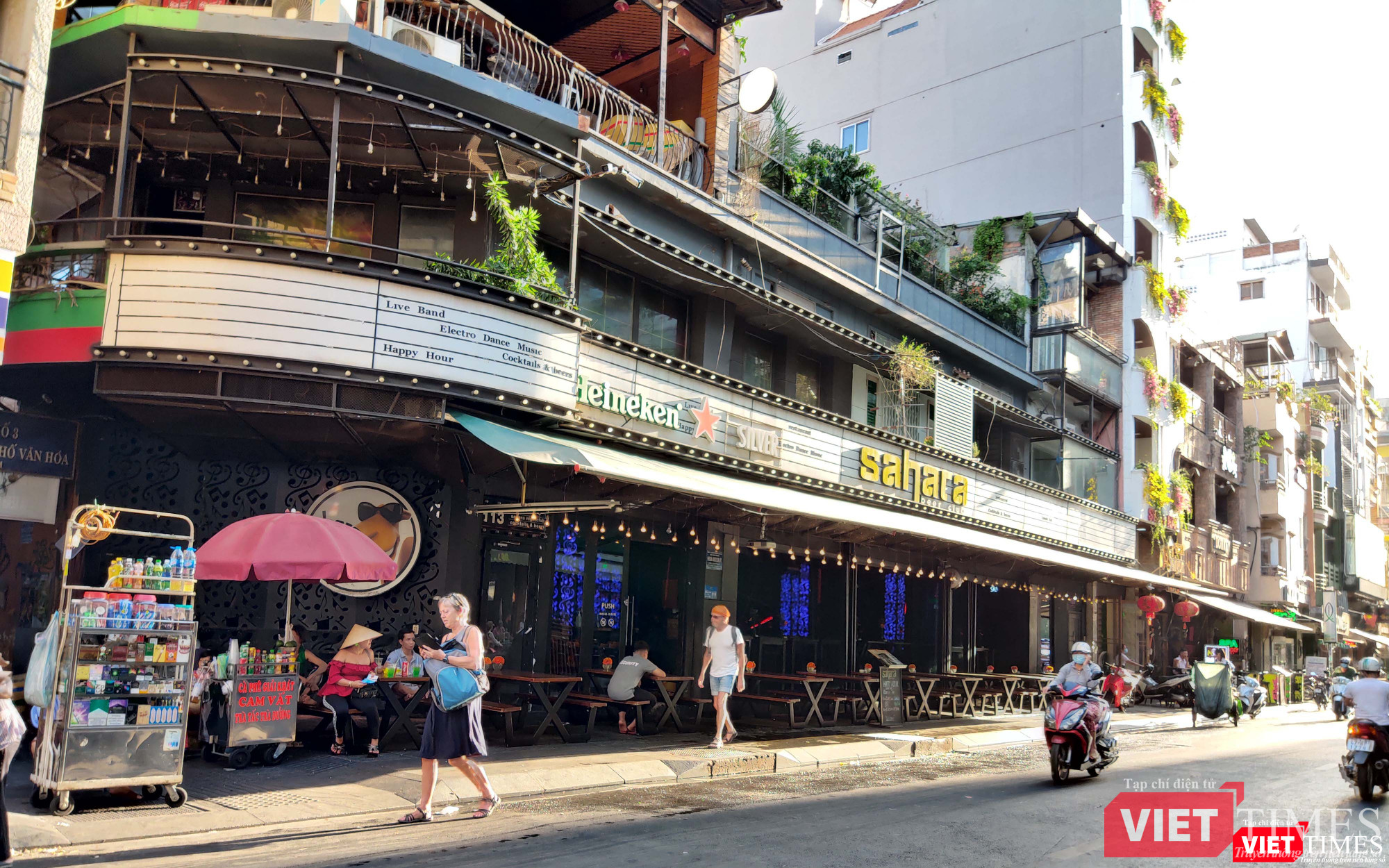 Bàn không chạy dài suốt cả phố Bùi Viện Bàn không chạy dài suốt cả phố Bùi Viện