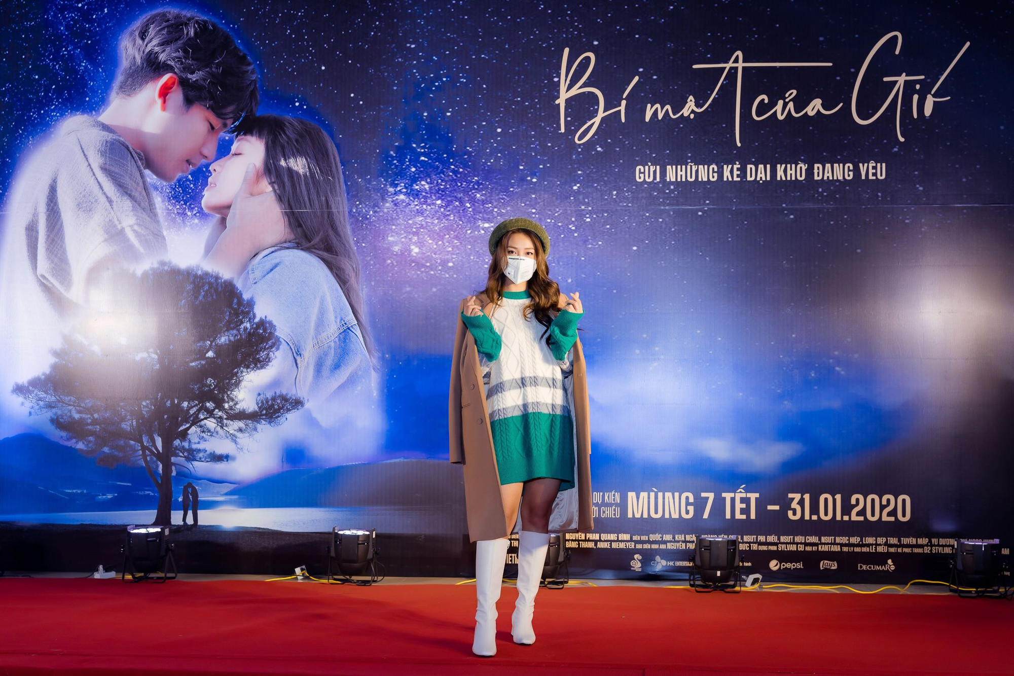 Nữ diễn viên cho rằng tốt nhất nên đeo khẩu trang để đề phòng cho tất cả mọi người Cô cho rằng tốt nhất nên đeo khẩu trang để đề phòng cho tất cả mọi người