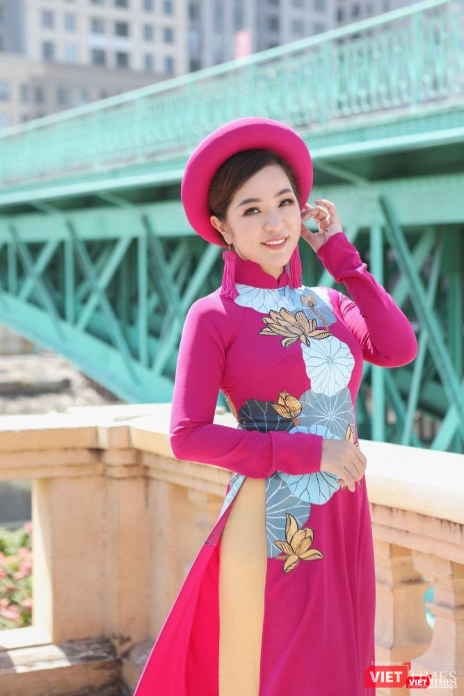 Sang trọng, đài các với hoa văn sen