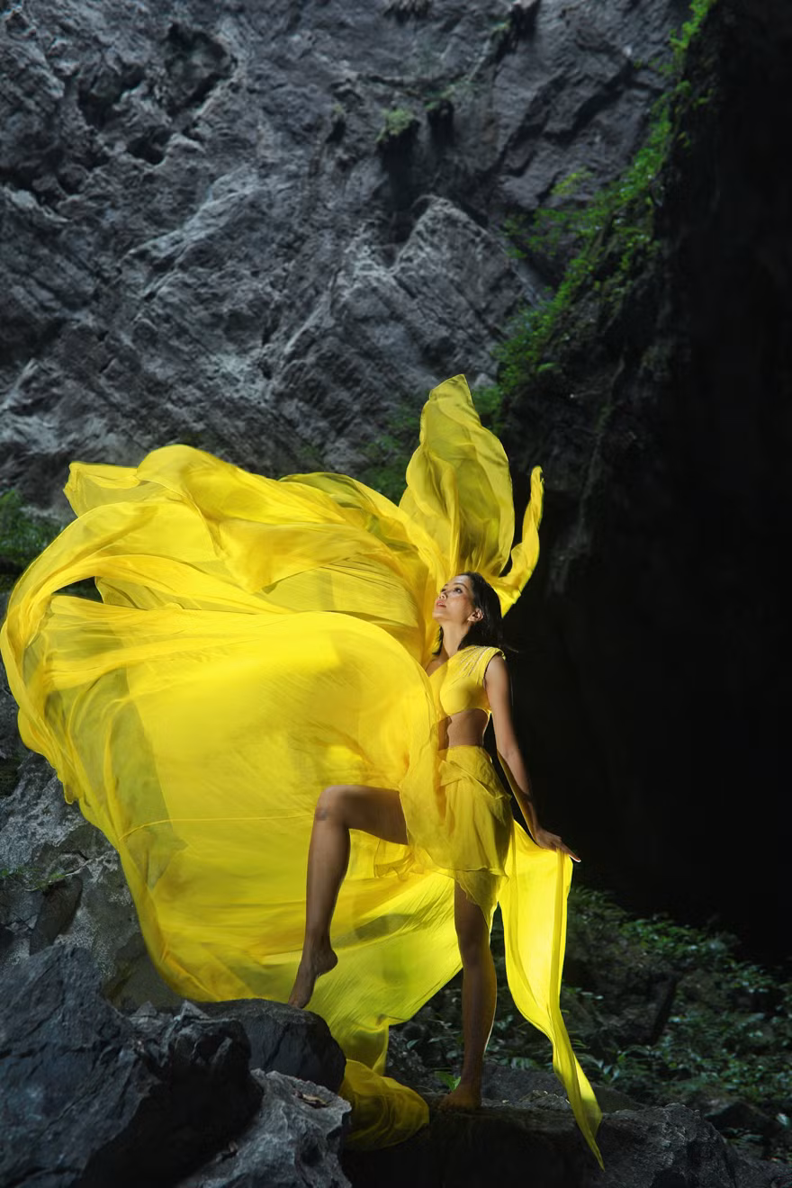 Hoa hậu H' Hen Niê trong trang phục của nhà thiết kế Lê Thanh Hòa Hoa hậu H' Hen Niê trong trang phục của nhà thiết kế Lê Thanh Hòa