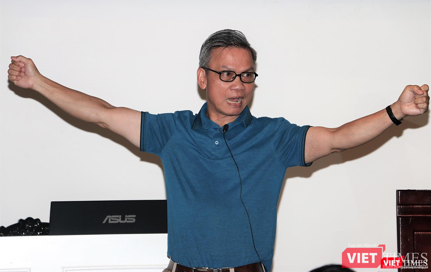 GS.TS Nguyễn Hữu Liêm nói rằng Trí tuệ nhân tạo giúp con người thoát khỏi mọi xiềng xích vô hình. AI giúp con người giải quyết hết các sai lầm, và con người không còn băn khoăn về đời sống vật chất GS.TS Nguyễn Hữu Liêm nói rằng Trí tuệ nhân tạo giúp con người thoát khỏi mọi xiềng xích vô hình. AI giúp con người giải quyết hết các sai lầm, và con người không còn băn khoăn về đời sống vật chất