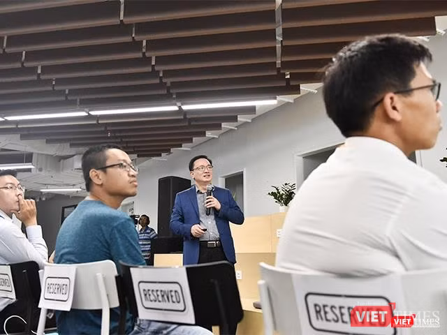 "Tôi luôn muốn trả ơn cuộc đời bằng cách cho đi điều tương tự với các thế hệ tương lai”, Christopher Nguyễn.