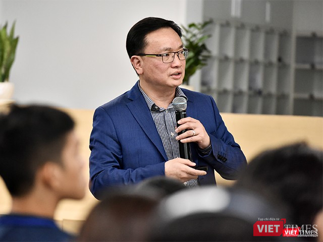 Cậu bé người Việt ngày nào còn ngơ ngác đến Mỹ với hai bàn tay trắng, nay đã có một sự nghiệp khiến nhiều người mơ ước với ba dự án khởi nghiệp thành công. Cậu bé người Việt ngày nào còn ngơ ngác đến Mỹ với hai bàn tay trắng, nay đã có một sự nghiệp khiến nhiều người mơ ước với ba dự án khởi nghiệp thành công.