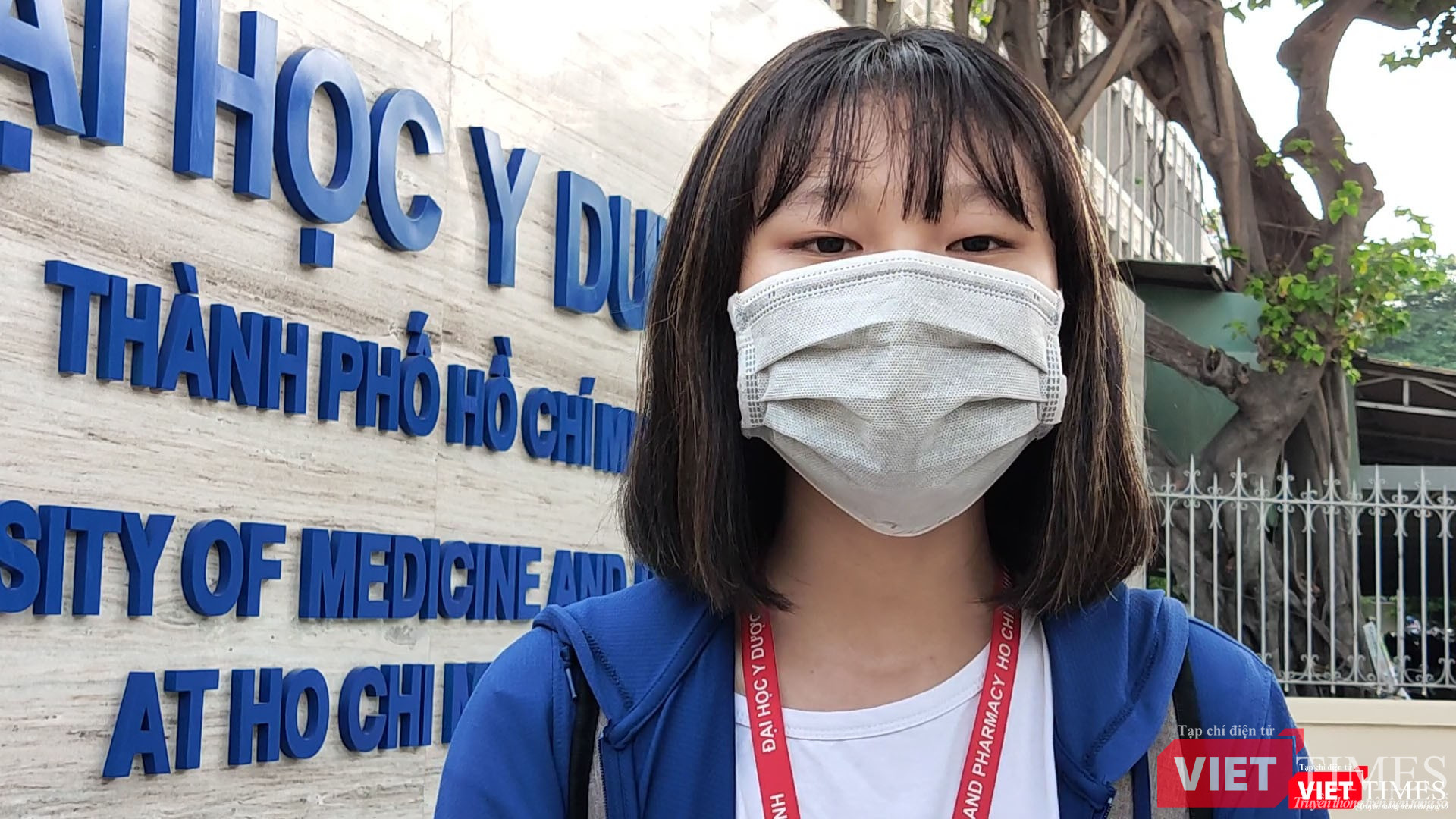 Trần Phương Ngọc, SV năm thứ nhất Khoa Điều dưỡng Kỹ thuật y học cho biết em rất vui được đi học trở lại để mang kiến thức giúp cộng đồng chống dịch COVID-19 (Ảnh: Hòa Bình) Trần Phương Ngọc, SV năm thứ nhất Khoa Điều dưỡng Kỹ thuật y học (Ảnh: Hòa Bình)