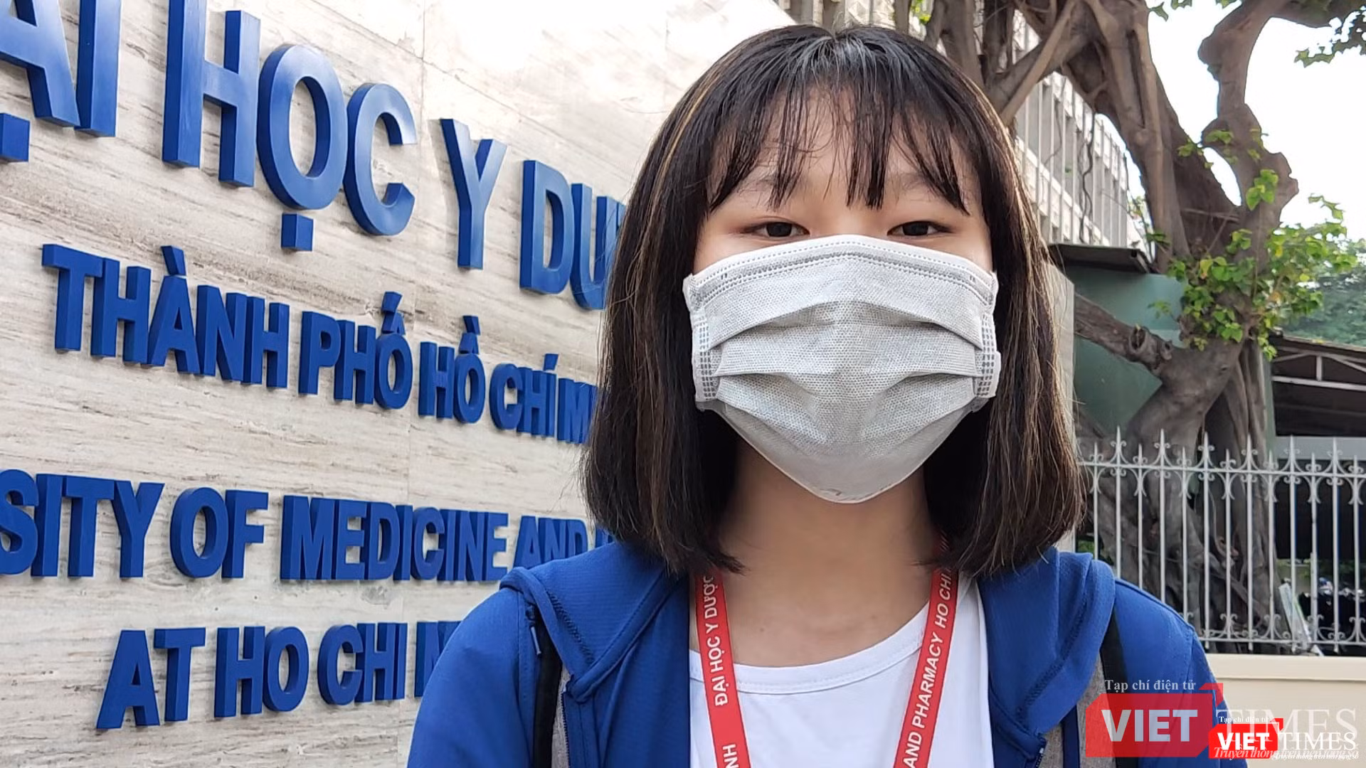 Trần Phương Ngọc, SV năm thứ nhất Khoa Điều dưỡng Kỹ thuật y học cho biết em rất vui được đi học trở lại để mang kiến thức giúp cộng đồng chống dịch COVID-19 (Ảnh: Hòa Bình) Trần Phương Ngọc, SV năm thứ nhất Khoa Điều dưỡng Kỹ thuật y học (Ảnh: Hòa Bình)