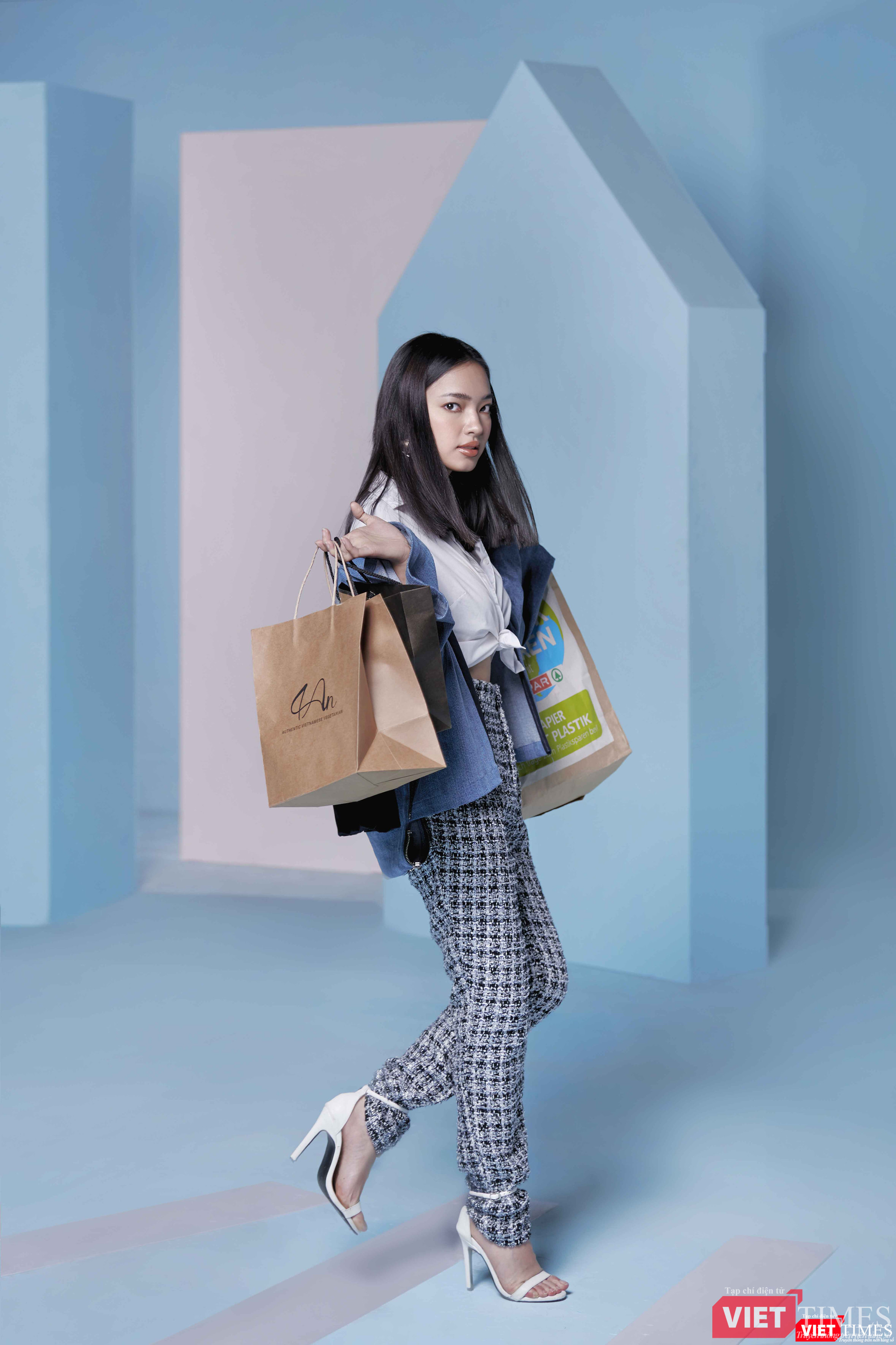 “Chiếc áo này sẽ khiến bạn từ bất ngờ này đến ngạc nhiên khác, nhưng tạm thời Châu chưa thể tiết lộ được”, Châu Bùi chia sẻ (Ảnh: NTK Tom Trandt)