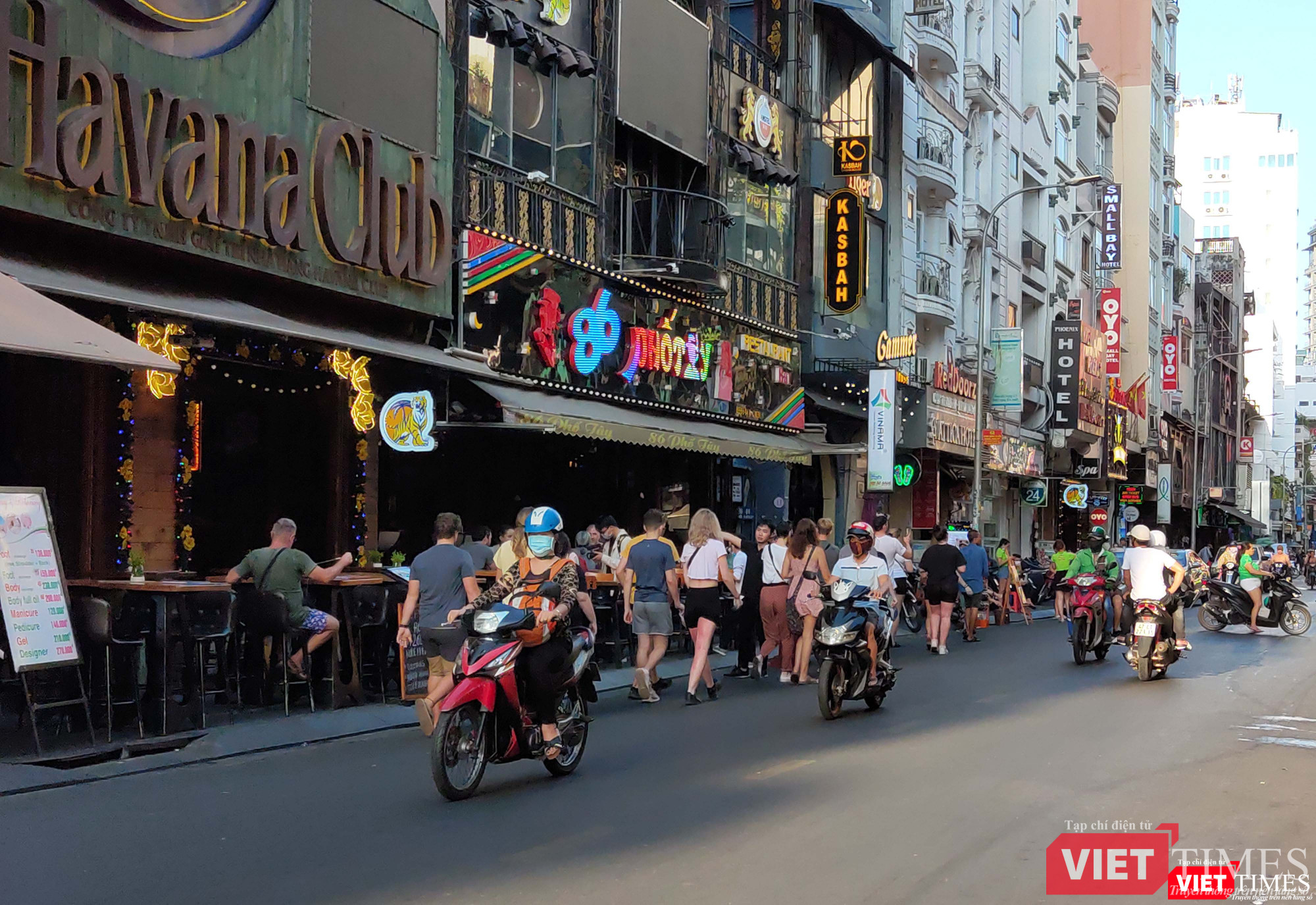 Du khách quốc tế đến TP.HCM đã giảm sâu, lại còn rất thờ ơ với mọi dịch vụ du lịch 