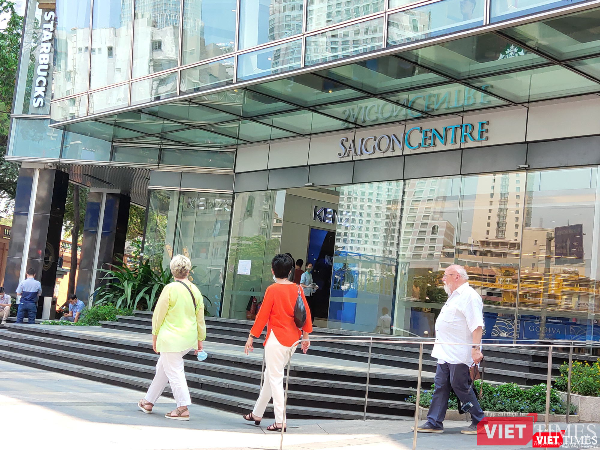 Vẫn còn khách du lịch quốc tế chưa chịu đeo khẩu trang khi đi ra nơi công cộng