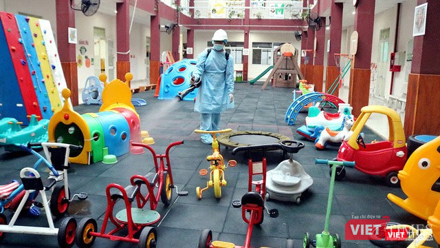 Phun khử sát khuẩn tại các trường mầm non TP.HCM (Ảnh: HB) 