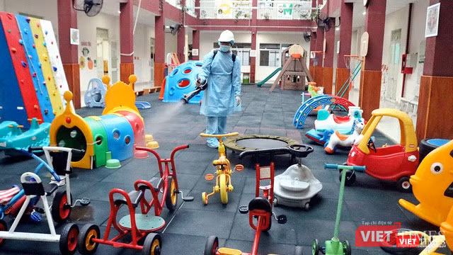 Phun khử sát khuẩn tại các trường mầm non TP.HCM (Ảnh: HB) 