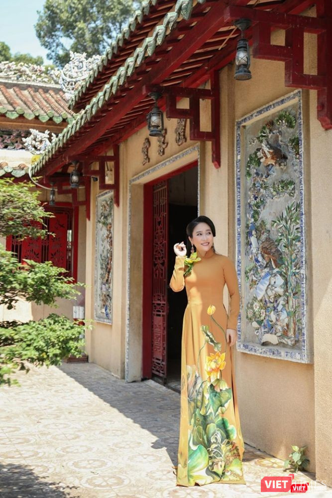 cô gái nhỏ nhắn ngọt ngào mang giọng Huế đã thể hiện rất tự tin bài Huế thương