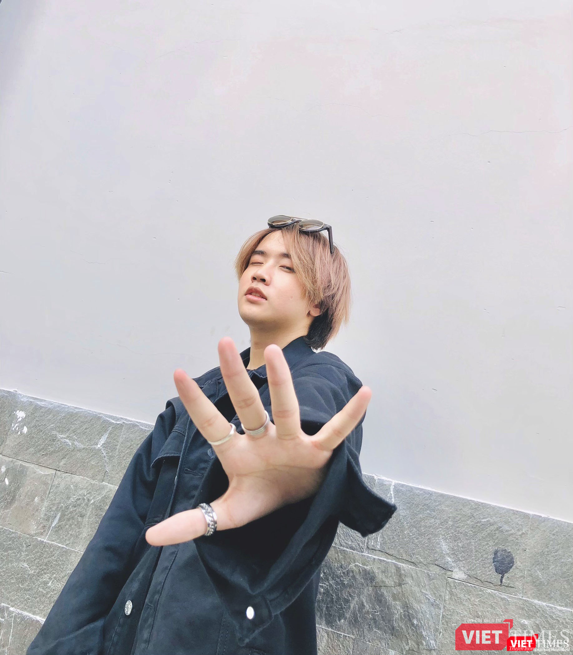 Mon Hoàng Anh cho biết: “Bản thân Mon cũng đang là một cậu học sinh cuối cấp..."