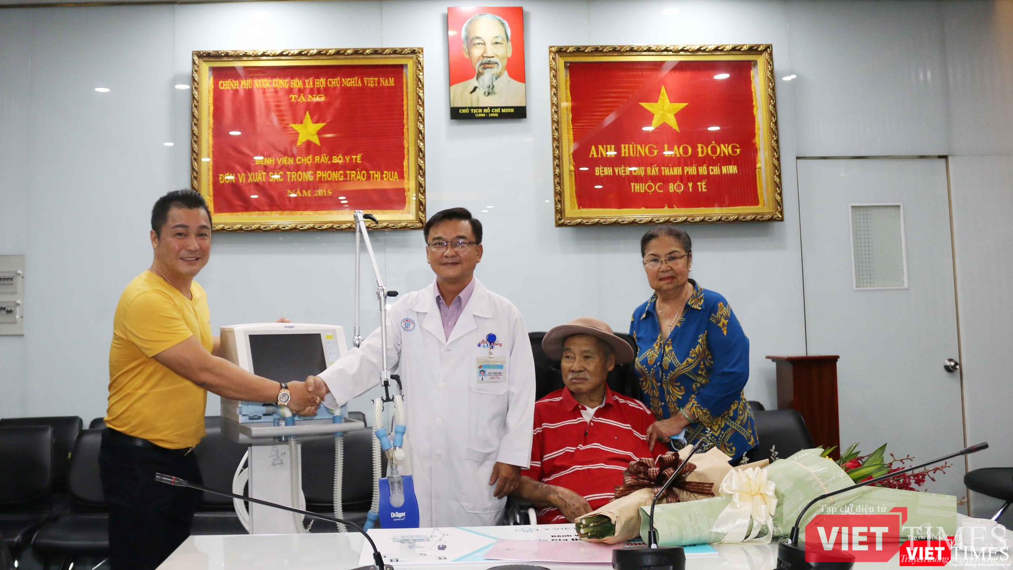 Cha con NSND Lý Huỳnh, diễn viên điện ảnh Lý Hùng góp phần chống COVID-19