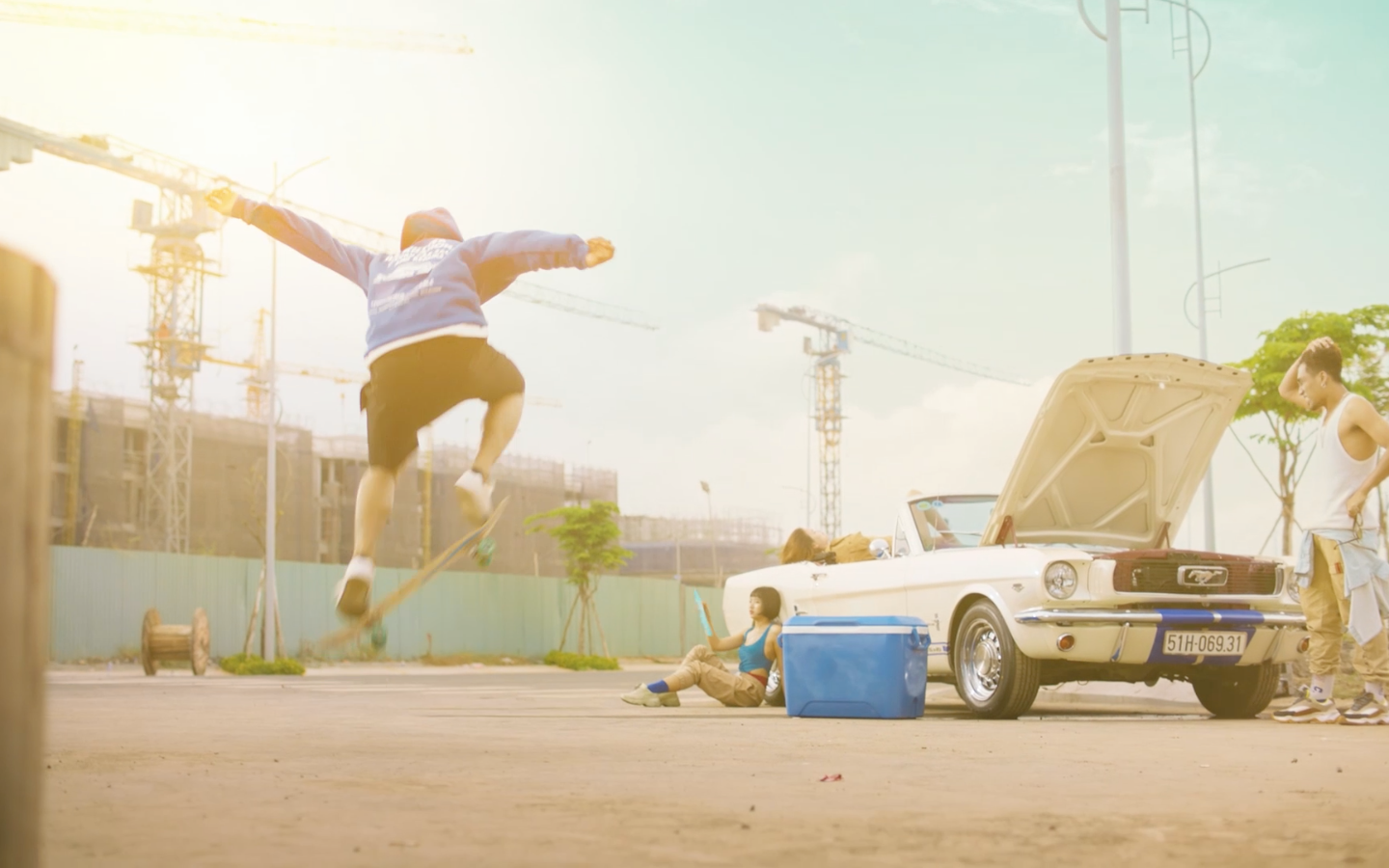 Miệt mài “thả thính” fan thế này, 500 anh em cộng đồng mạng vẫn phải chờ