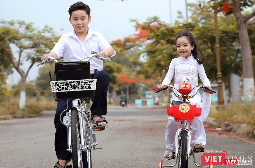 Diễn xuất tự nhiên, trong trẻo của cặp mẫu nhí về tuổi học trò hồn nhiên