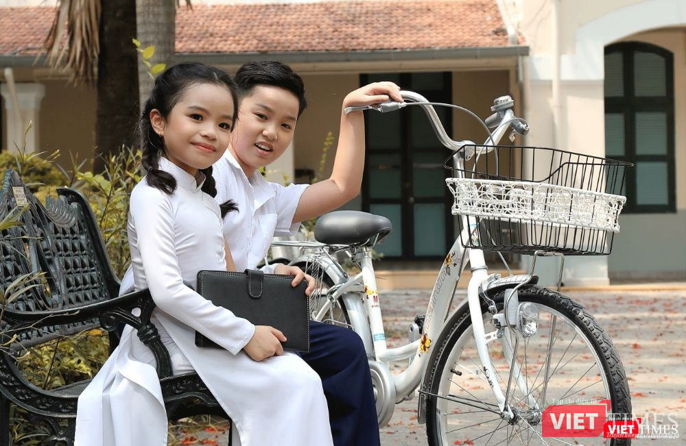 Á quân Đại sứ Áo dài Việt Nam bảng Thiếu nhi Lê Gia Huy và mãu nhí Đỗ Hoàng Thiên Nga