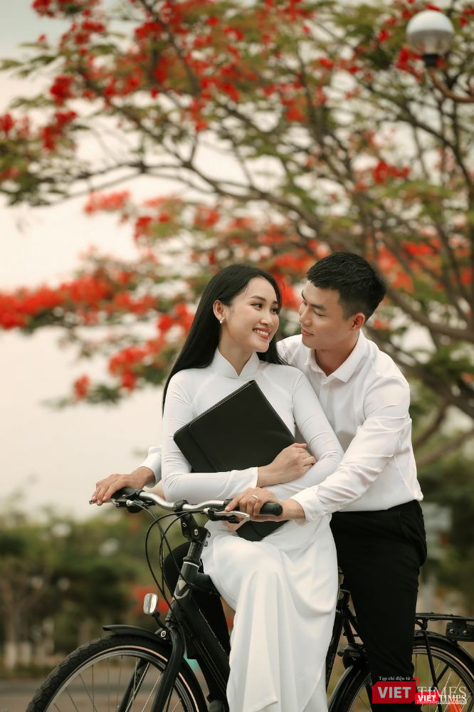 Có cả những giây phút ngập ngừng luyến tiếc khôn nguôi… Có cả những giây phút ngập ngừng luyến tiếc khôn nguôi…