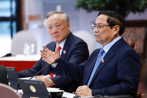 Thủ tướng: Phải thể chế hóa nghị quyết, làm mới động lực để đạt tăng trưởng 2 con số