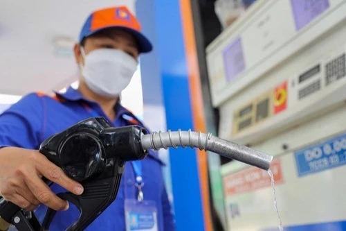 Sẽ dùng Quỹ bình ổn, đề xuất giảm thuế môi trường để kiểm soát giá xăng dầu