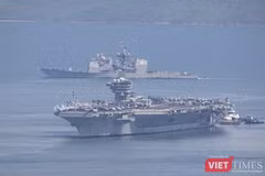 Tàu sân bay USS George Washington (CVN-73) trên vịnh Đà Nẵng. Ảnh XM.