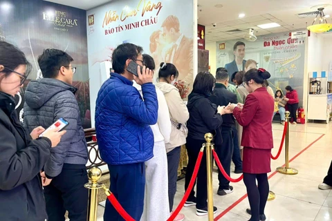 Chiều 27/1, Bảo Tín Minh Châu ở Cầu Giấy thông báo trả tối đa 2 chỉ vàng cho 1 khách đã có giấy hẹn.