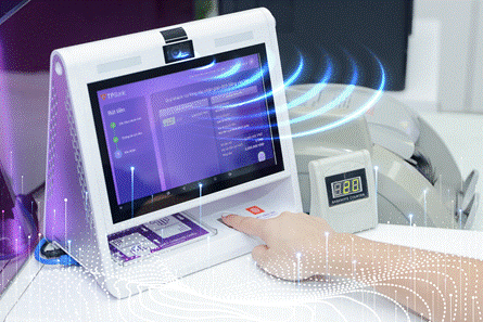 Các thông tin nhạy cảm như dữ liệu khách hàng được mã hóa và phân tầng truy cập.