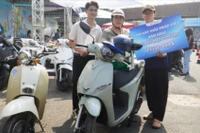 Người dùng TP.HCM hào hứng trải nghiệm, quyết định lên đời xe điện VinFast ngay trong ngày