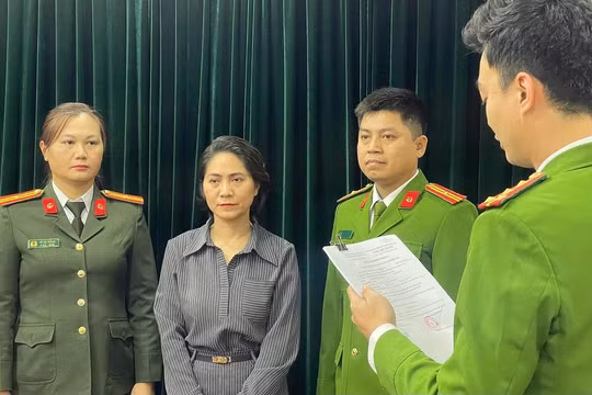 Bà Nguyễn Thị Thu Hà, Giám đốc Công ty Ngọc Việt Education, bị khởi tố, bắt tạm giam. Ảnh: Công an.