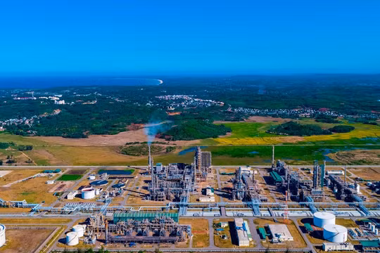 Nhà máy lọc dầu Dung Quất và Nghi Sơn: Hai "mắt xích" then chốt trong bài toán năng lượng Việt Nam