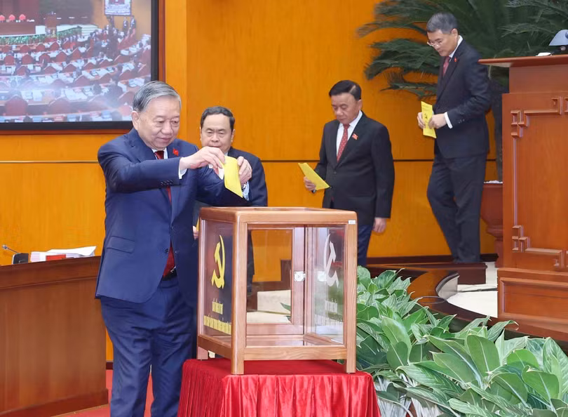 Bộ Chính trị khóa XIV gồm Tổng bí thư Tô Lâm và 18 người khác.