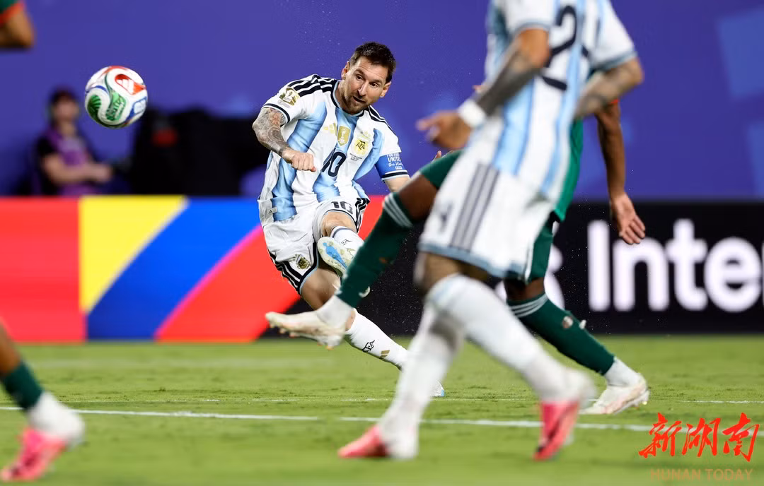 messi-toa-sang.jpg