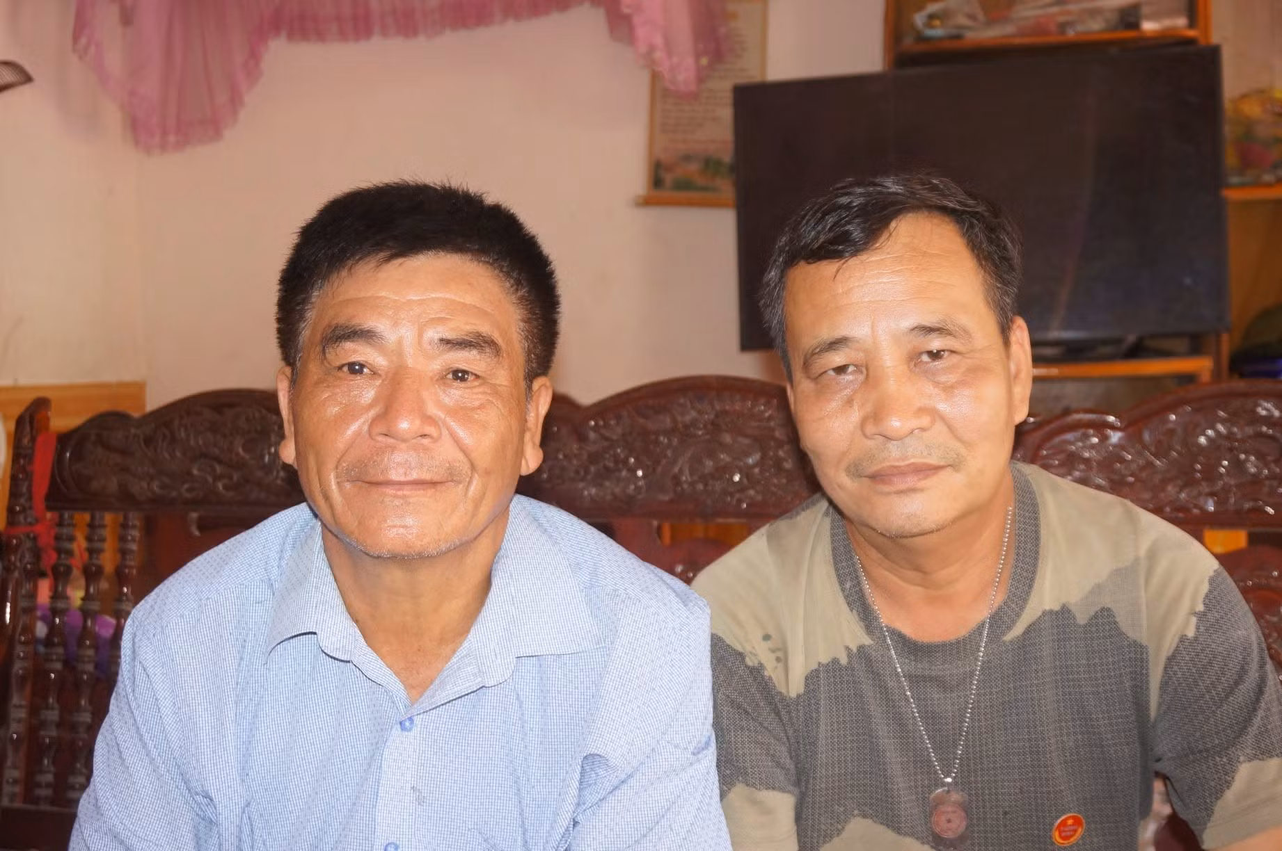 hai-nguoi-song-sot.jpg