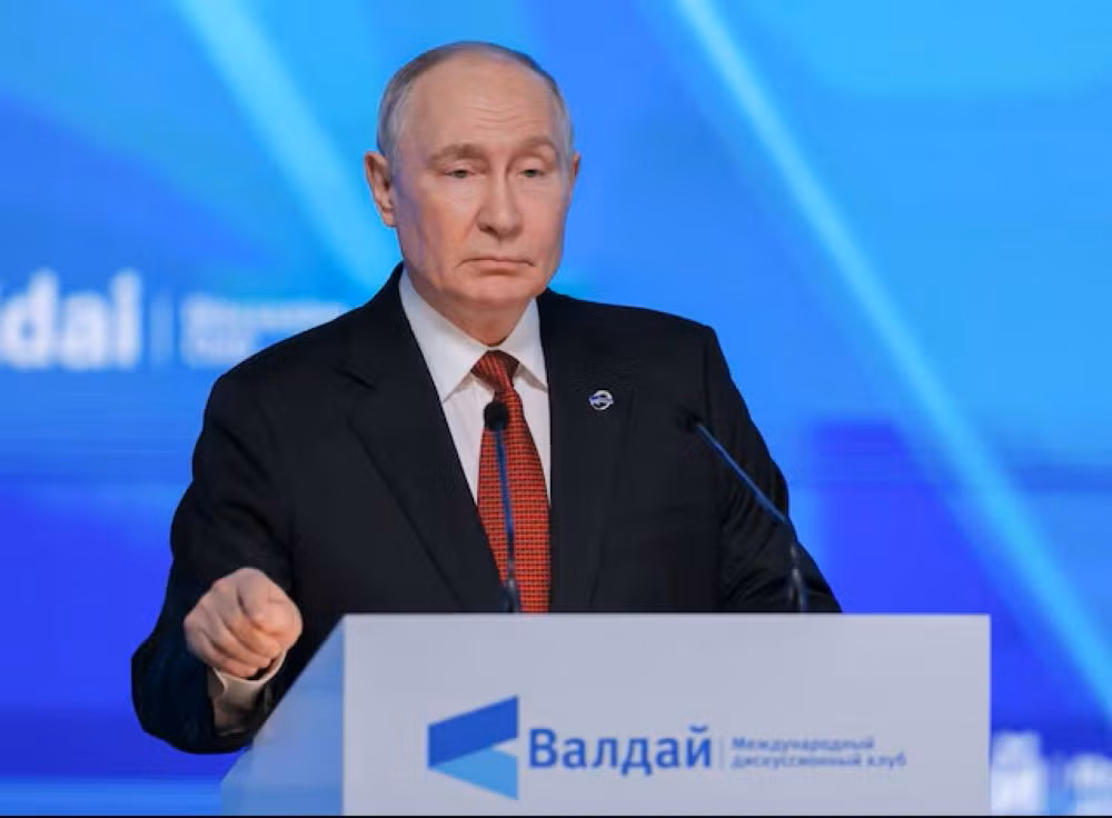Tổng thống Putin tuyên bố hôm 1/10: nếu Kaliningrad bị tấn công trực tiếp, vấn đề sử dụng “tất cả vũ khí” Nga sở hữu, kể cả vũ khí hạt nhân sẽ “ngay lập tức” được xem xét. Ảnh: Reuters.