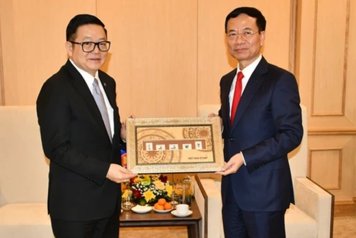 Bộ trưởng Bộ Khoa học và Công nghệ Nguyễn Mạnh Hùng và ông Kao Kim Hourn, Tổng Thư ký ASEAN tại buổi tiếp.