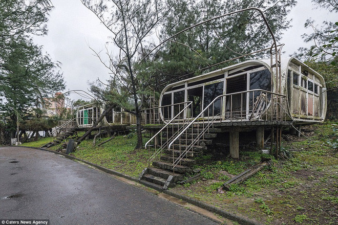  Hiện nay vẫn còn người sinh sống trong ngôi làng UFO. 