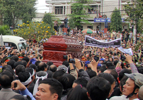 Hàng nghìn người tiễn biệt ông Nguyễn Bá Thanh ảnh 1