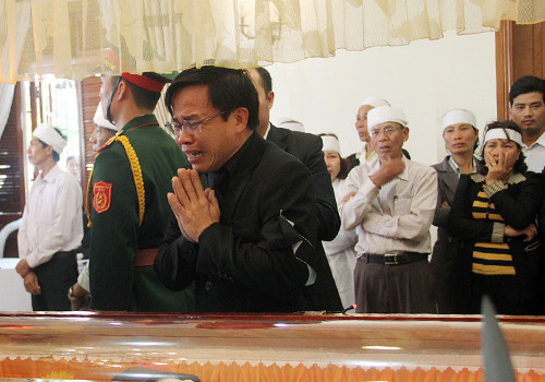 Hàng nghìn người tiễn biệt ông Nguyễn Bá Thanh ảnh 3