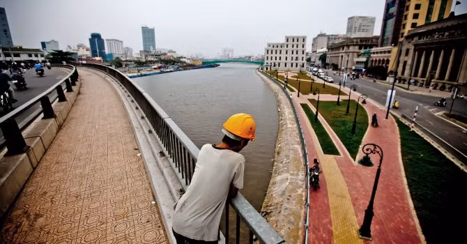 Việt Nam đứng thứ 8 trong danh sách các thị trường cận biên tiềm năng nhất. Ảnh: Bloomberg