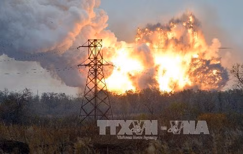 Thượng nghị sĩ McCaine: Ukraine dùng bom chùm là ‘lỗi của Mỹ’ ảnh 1