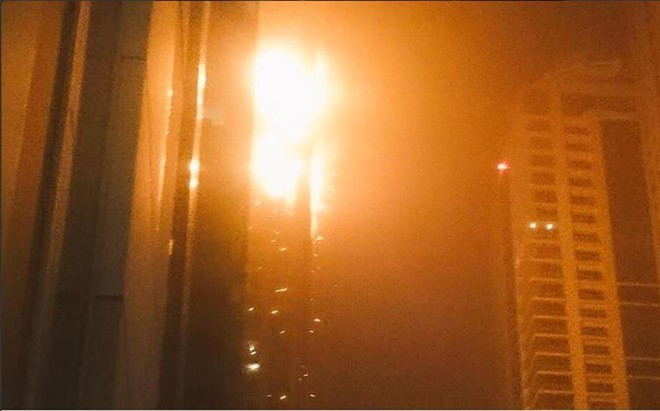 Một số người dân cho biết, nhân viên tòa nhà không kích hoạt hệ thống báo cháy ngay lập tức.