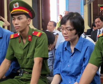 Một số tiền cực lớn như vậy được gói gọn trong một tờ giấy nhận nợ với chưa đầy 3 dòng chữ, nội dung đại ý: Tôi là Huyền Như… có vay của chị Lành 820 tỷ đồng…