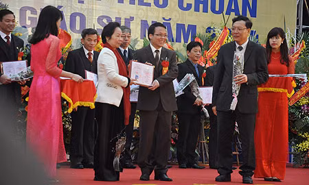 Có 59 người được trao giấy chứng nhận đạt tiêu chuẩnchức danh giáo sư năm 2014. (Ảnh: Văn Chung)